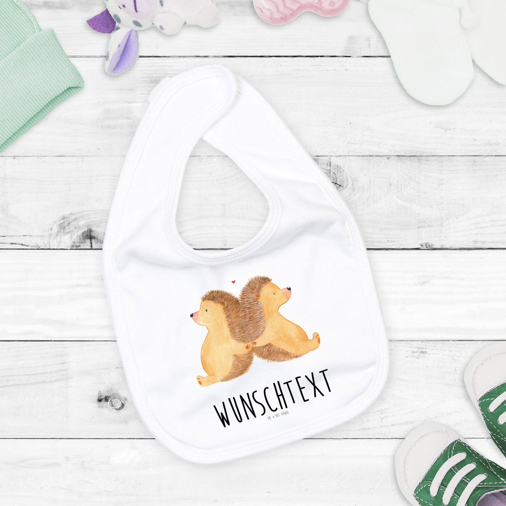 Personalisiertes Babylätzchen Igel händchenhaltend Baby, Personalisiertes Lätzchen, Personalisiertes Spucktuch, Personalisiertes Sabberlätzchen, Personalisiertes Klettlätzchen, Personalisiertes Baby-Lätzchen, KPersonalisiertes Kinderlätzchen, Personalisiertes Geburt Geschenk, Geschenkidee Geburt, Personalisiertes Baby-Spucktuch, Personalisierter Baby-Kleckschutz, Personalisiertes Babyparty Geschenk, Personalisiertes Lätzchen für Babys, Lätzchen mit Namen, Spucktuch mit Namen, Sabberlätzchen mit Namen, Klettlätzchen mit Namen, Baby-Lätzchen mit Namen, Kinderlätzchen mit Namen, Geburt Geschenk mit Namen, Geschenkidee Geburt mit Namen, Baby-Spucktuch mit Namen, Baby-Kleckschutz, Babyparty Geschenk mit Namen, Lätzchen für Babys mit Namen, Selbst gestalten, Wunschnamen, Babylätzchen Bedrucken, Liebe, Partner, Freund, Freundin, Ehemann, Ehefrau, Heiraten, Verlobung, Heiratsantrag, Liebesgeschenk, Jahrestag, Hocheitstag, Igel, Igelliebe, Hand in Hand, Liebesbeweis, große Liebe, Liebesbotschaft, Hochzeit, Lieblingsmensch, Gemeinsamkeit, Love, Geschenk für zwei