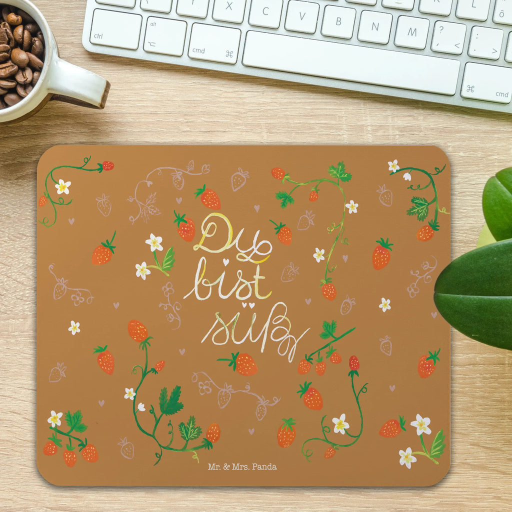 Mauspad Erdbeeren Du bist süß Mousepad, Computer zubehör, Büroausstattung, PC Zubehör, Arbeitszimmer, Mauspad, Einzigartiges Mauspad, Designer Mauspad, Mausunterlage, Mauspad Büro, Blumen Deko, Frühlings Deko, Sommer Deko, Dekoration, positive Botschaft, Naturliebhaber, Outdoor, Natur, Abenteuer, Erdbeere, süß, Du bist süß, Liebe Spruch, Liebe Zitat, Kompliment, Geschenk Freundin, Jahrestag, Geschenk Partner, Deko