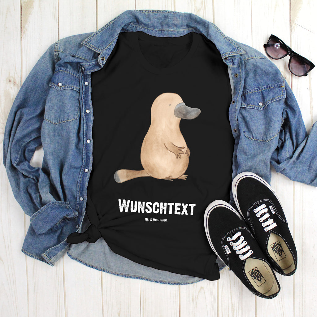 Personalisiertes T-Shirt Schnabeltier mutig T-Shirt Personalisiert, T-Shirt mit Namen, T-Shirt mit Aufruck, Männer, Frauen, Wunschtext, Bedrucken, Meerestiere, Meer, Urlaub, Schnabeltier, Mut, mutig, Lebensweisheit, Schnabeltiere, Motivation, Training, Büro, Arbeit, Neuanfang, Neustart, Weltreise, Raodtrip