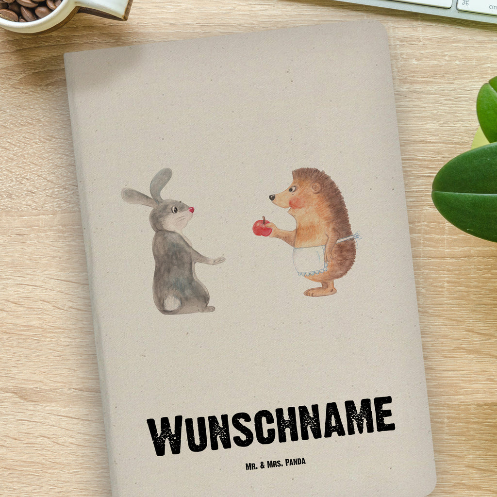 DIN A4 Personalisiertes Notizbuch Liebe ist nie ohne Schmerz Personalisiertes Notizbuch, Notizbuch mit Namen, Notizbuch bedrucken, Personalisierung, Namensbuch, Namen, Tiermotive, Gute Laune, lustige Sprüche, Tiere, Igel und Hase, Igel, Hase, Liebe Spruch, Liebeskummer Geschenk, Herzschmerz, Trösten, Trennungsschmerz, Spruch romantisch