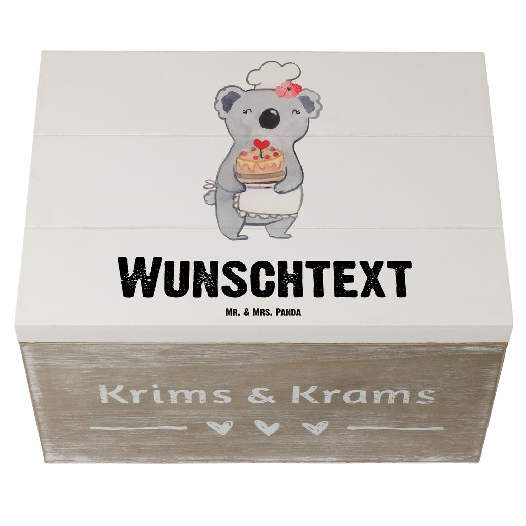 Personalisierte Holzkiste Konditorin Herz Holzkiste mit Namen, Kiste mit Namen, Schatzkiste mit Namen, Truhe mit Namen, Schatulle mit Namen, Erinnerungsbox mit Namen, Erinnerungskiste, mit Namen, Dekokiste mit Namen, Aufbewahrungsbox mit Namen, Holzkiste Personalisiert, Kiste Personalisiert, Schatzkiste Personalisiert, Truhe Personalisiert, Schatulle Personalisiert, Erinnerungsbox Personalisiert, Erinnerungskiste Personalisiert, Dekokiste Personalisiert, Aufbewahrungsbox Personalisiert, Geschenkbox personalisiert, GEschenkdose personalisiert, Beruf, Ausbildung, Jubiläum, Abschied, Rente, Kollege, Kollegin, Geschenk, Schenken, Arbeitskollege, Mitarbeiter, Firma, Danke, Dankeschön, Konditorin, Kuchenbäckerin, Patissierin, Confiseurin, Bäckerin