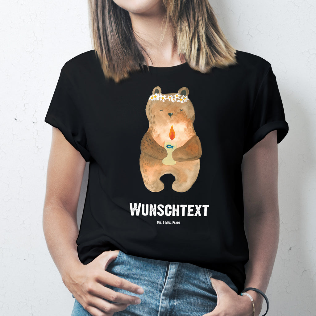 Personalisiertes T-Shirt Bär Kommunion T-Shirt Personalisiert, T-Shirt mit Namen, T-Shirt mit Aufruck, Männer, Frauen, Wunschtext, Bedrucken, Bär, Teddy, Teddybär, Kommunion, Gottes Segen, Taufkerze, katholisch