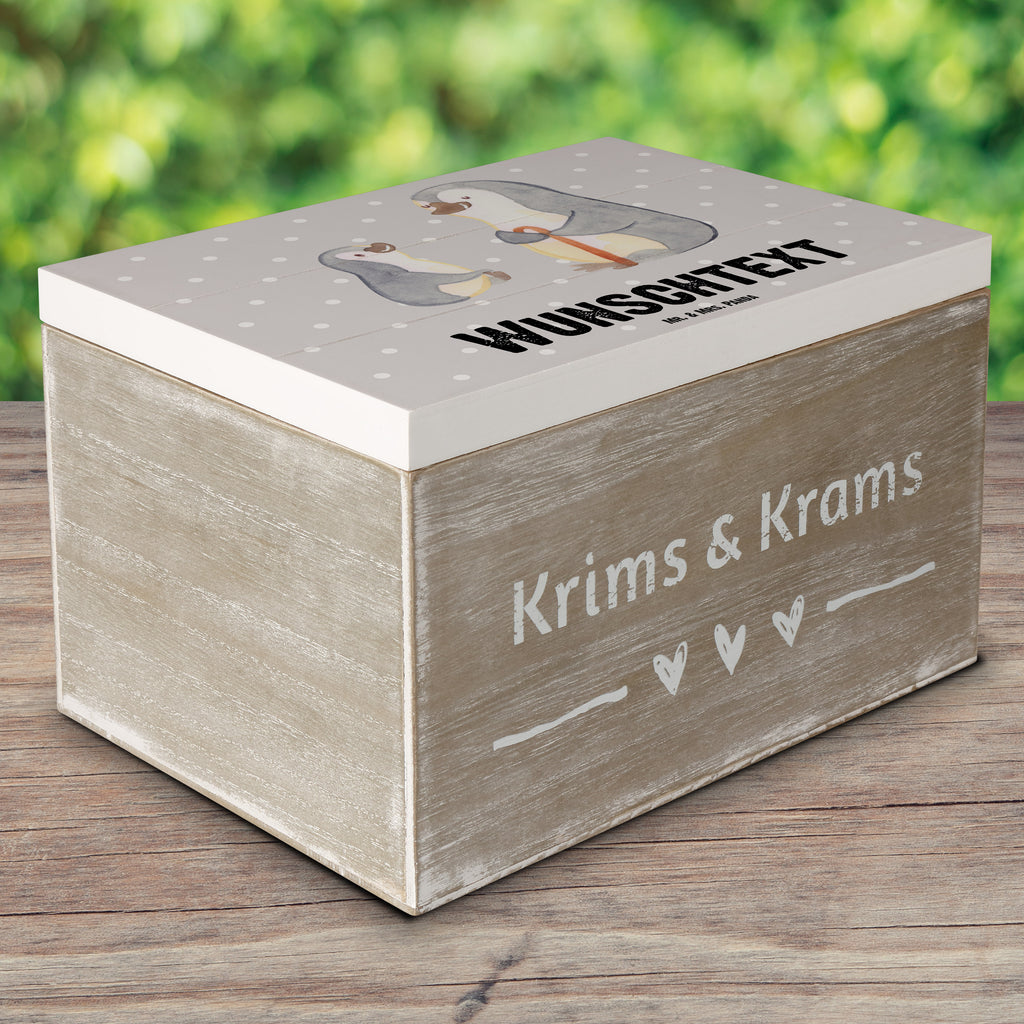 Personalisierte Holzkiste Pinguin Bester Großvater der Welt Holzkiste mit Namen, Kiste mit Namen, Schatzkiste mit Namen, Truhe mit Namen, Schatulle mit Namen, Erinnerungsbox mit Namen, Erinnerungskiste, mit Namen, Dekokiste mit Namen, Aufbewahrungsbox mit Namen, Holzkiste Personalisiert, Kiste Personalisiert, Schatzkiste Personalisiert, Truhe Personalisiert, Schatulle Personalisiert, Erinnerungsbox Personalisiert, Erinnerungskiste Personalisiert, Dekokiste Personalisiert, Aufbewahrungsbox Personalisiert, Geschenkbox personalisiert, GEschenkdose personalisiert, für, Dankeschön, Geschenk, Schenken, Geburtstag, Geburtstagsgeschenk, Geschenkidee, Danke, Bedanken, Mitbringsel, Freude machen, Geschenktipp, Großvater, Grossvater, Opa, Opi. Großpapa, Großeltern, enkel, Enkelin, Enkelkind, Kleinigkeit, Oppa, Oppi, Bester