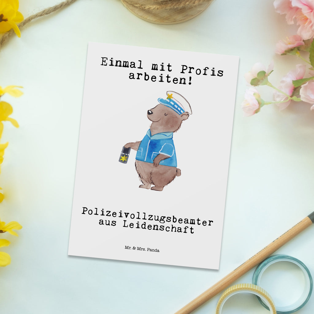 Postkarte Polizeivollzugsbeamter aus Leidenschaft Postkarte, Karte, Geschenkkarte, Grußkarte, Einladung, Ansichtskarte, Geburtstagskarte, Einladungskarte, Dankeskarte, Ansichtskarten, Einladung Geburtstag, Einladungskarten Geburtstag, Beruf, Ausbildung, Jubiläum, Abschied, Rente, Kollege, Kollegin, Geschenk, Schenken, Arbeitskollege, Mitarbeiter, Firma, Danke, Dankeschön, Polizeivollzugsbeamter, Polizist, Polizei