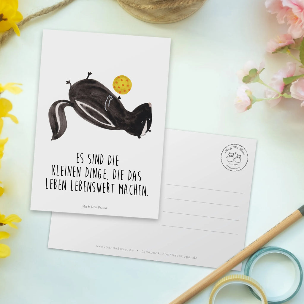 Postkarte Stinktier Ball Postkarte, Karte, Geschenkkarte, Grußkarte, Einladung, Ansichtskarte, Geburtstagskarte, Einladungskarte, Dankeskarte, Ansichtskarten, Einladung Geburtstag, Einladungskarten Geburtstag, Stinktier, Skunk, Wildtier, Raubtier, Stinker, Stinki, verspielt, Weisheit