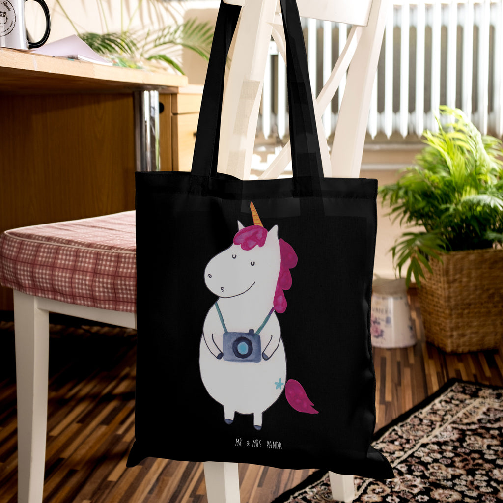 Tragetasche Einhorn Fotograf Beuteltasche, Beutel, Einkaufstasche, Jutebeutel, Stoffbeutel, Tasche, Shopper, Umhängetasche, Strandtasche, Schultertasche, Stofftasche, Tragetasche, Badetasche, Jutetasche, Einkaufstüte, Laptoptasche, Einhorn, Einhörner, Einhorn Deko, Pegasus, Unicorn, Fotograf, Fotografie, Kamera, Reisen, Weltreise, Weltenbummler, Urlaub, Tourist, Kurztrip, Reise, Städtereise