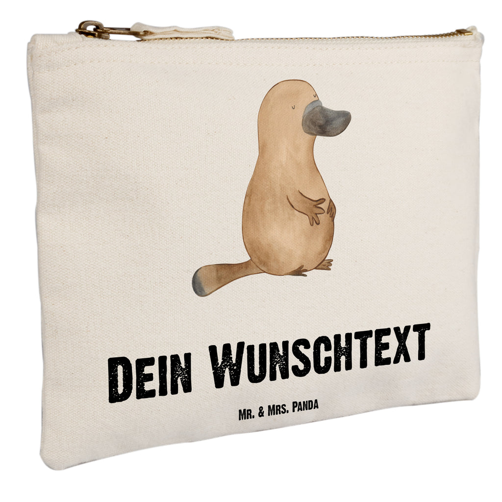 Personalisierte Schminktasche Schnabeltier mutig Personalisierte Schminktasche, Personalisierte Kosmetiktasche, Personalisierter Kosmetikbeutel, Personalisiertes Stiftemäppchen, Personalisiertes Etui, Personalisierte Federmappe, Personalisierte Makeup Bag, Personalisiertes Schminketui, Personalisiertes Kosmetiketui, Personalisiertes Schlamperetui, Schminktasche mit Namen, Kosmetiktasche mit Namen, Kosmetikbeutel mit Namen, Stiftemäppchen mit Namen, Etui mit Namen, Federmappe mit Namen, Makeup Bg mit Namen, Schminketui mit Namen, Kosmetiketui mit Namen, Schlamperetui mit Namen, Schminktasche personalisieren, Schminktasche bedrucken, Schminktasche selbst gestalten, Meerestiere, Meer, Urlaub, Schnabeltier, Mut, mutig, Lebensweisheit, Schnabeltiere, Motivation, Training, Büro, Arbeit, Neuanfang, Neustart, Weltreise, Raodtrip