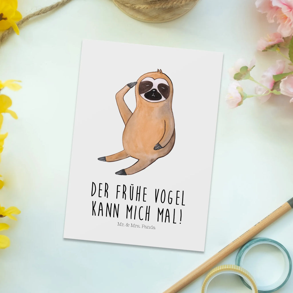 Postkarte Faultier Vogel Postkarte, Karte, Geschenkkarte, Grußkarte, Einladung, Ansichtskarte, Geburtstagskarte, Einladungskarte, Dankeskarte, Ansichtskarten, Einladung Geburtstag, Einladungskarten Geburtstag, Faultier, Faultier Geschenk, Faultier Deko, Faultiere, faul, Lieblingstier, Spinner, früher Vogel, der frühe Vogel, Frühaufsteher, Morgenmuffel, Vogel, Faultierwelt