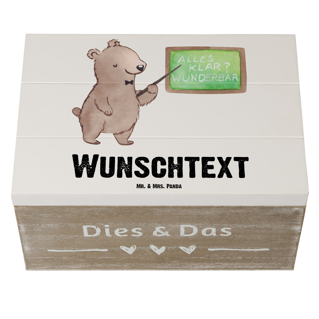 Personalisierte Holzkiste Dozent Herz Holzkiste mit Namen, Kiste mit Namen, Schatzkiste mit Namen, Truhe mit Namen, Schatulle mit Namen, Erinnerungsbox mit Namen, Erinnerungskiste, mit Namen, Dekokiste mit Namen, Aufbewahrungsbox mit Namen, Holzkiste Personalisiert, Kiste Personalisiert, Schatzkiste Personalisiert, Truhe Personalisiert, Schatulle Personalisiert, Erinnerungsbox Personalisiert, Erinnerungskiste Personalisiert, Dekokiste Personalisiert, Aufbewahrungsbox Personalisiert, Geschenkbox personalisiert, GEschenkdose personalisiert, Beruf, Ausbildung, Jubiläum, Abschied, Rente, Kollege, Kollegin, Geschenk, Schenken, Arbeitskollege, Mitarbeiter, Firma, Danke, Dankeschön, Dozent, Professor, Universität, Vorlesung, Tutor, Akademiker, Uni, Unterricht