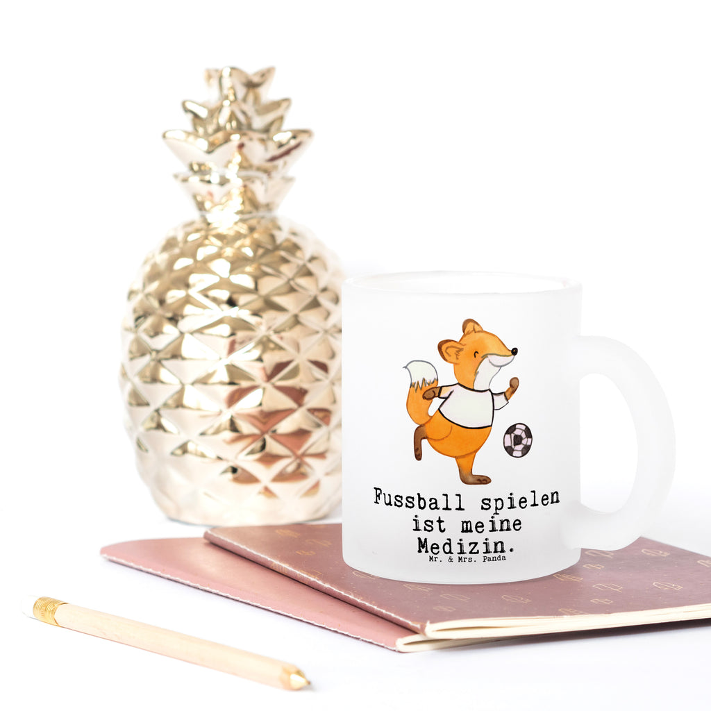 Teetasse Fuchs Fußball spielen Teetasse, Teeglas, Teebecher, Tasse mit Henkel, Tasse, Glas Teetasse, Teetasse aus Glas, Geschenk, Sport, Sportart, Hobby, Schenken, Danke, Dankeschön, Auszeichnung, Gewinn, Sportler, Fußball, Soccer, Fußballer, Bolzen, Bolzplatz, Fußballerin