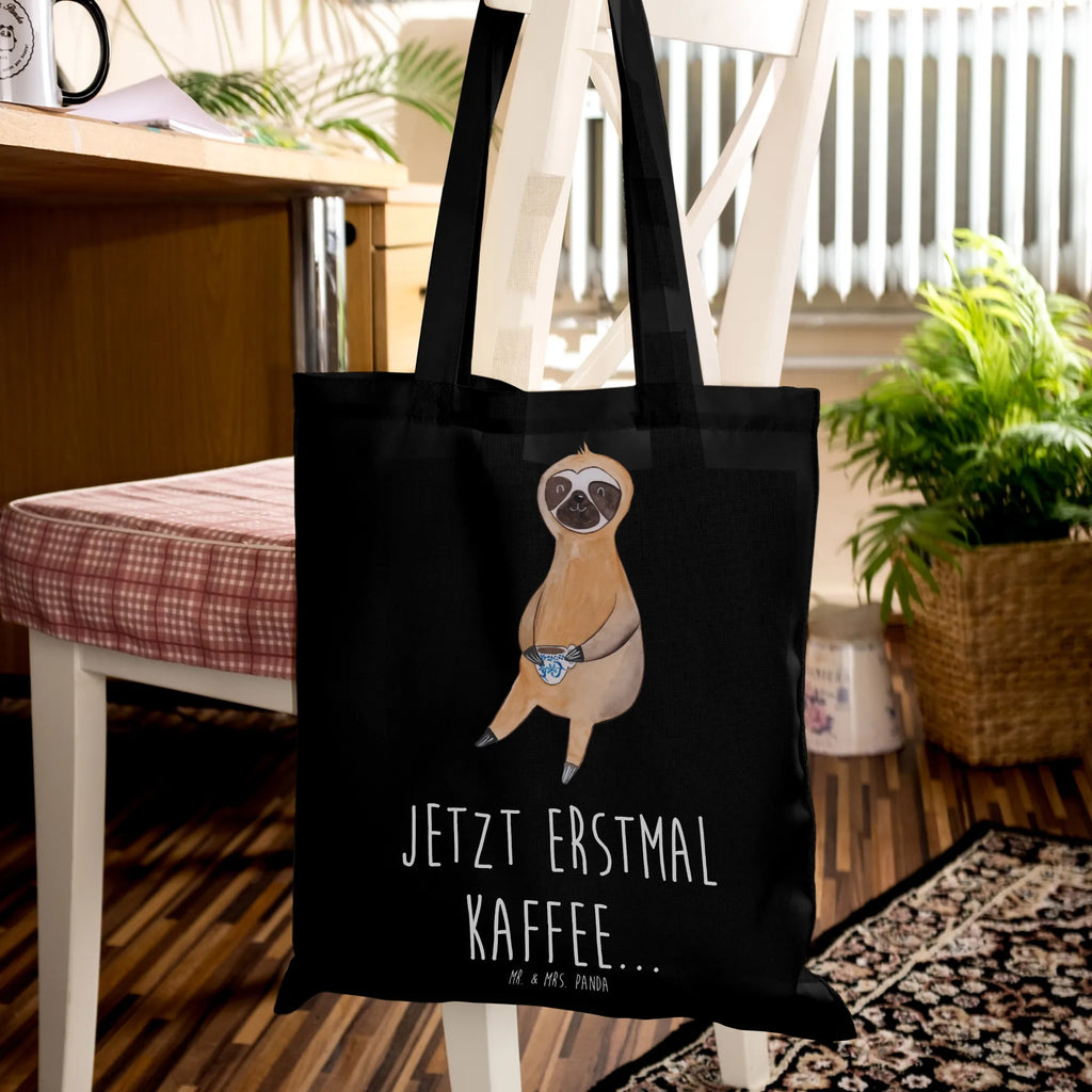 Tragetasche Faultier Kaffee Beuteltasche, Beutel, Einkaufstasche, Jutebeutel, Stoffbeutel, Tasche, Shopper, Umhängetasche, Strandtasche, Schultertasche, Stofftasche, Tragetasche, Badetasche, Jutetasche, Einkaufstüte, Laptoptasche, Faultier, Faultier Geschenk, Faultier Deko, Faultiere, faul, Lieblingstier, Kaffee, erster Kaffee, Morgenmuffel, Frühaufsteher, Kaffeetasse, Genießer, Coffee, Kaffeegetränk