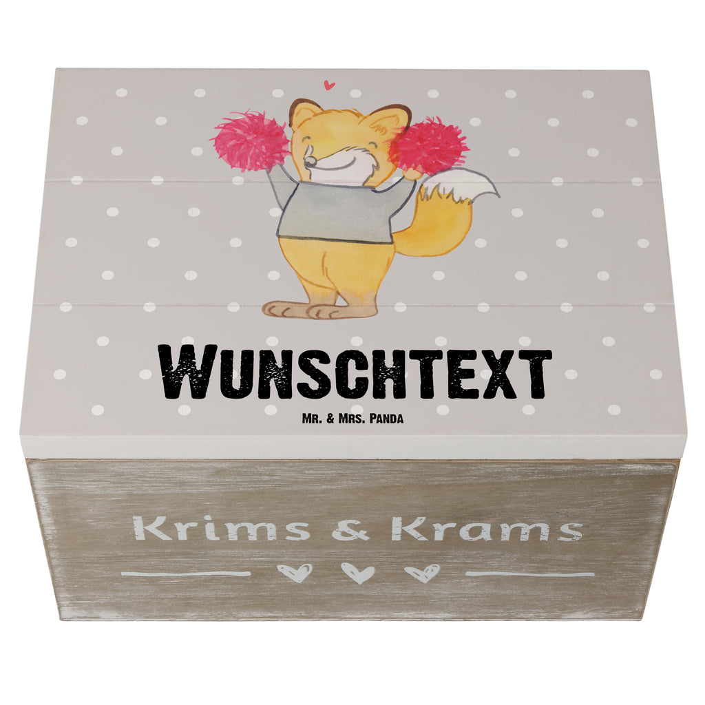 Personalisierte Holzkiste Fuchs Cheerleader Holzkiste mit Namen, Kiste mit Namen, Schatzkiste mit Namen, Truhe mit Namen, Schatulle mit Namen, Erinnerungsbox mit Namen, Erinnerungskiste, mit Namen, Dekokiste mit Namen, Aufbewahrungsbox mit Namen, Holzkiste Personalisiert, Kiste Personalisiert, Schatzkiste Personalisiert, Truhe Personalisiert, Schatulle Personalisiert, Erinnerungsbox Personalisiert, Erinnerungskiste Personalisiert, Dekokiste Personalisiert, Aufbewahrungsbox Personalisiert, Geschenkbox personalisiert, GEschenkdose personalisiert, Geschenk, Sport, Sportart, Hobby, Schenken, Danke, Dankeschön, Auszeichnung, Gewinn, Sportler, Cheerleader, Cheerleading, Turnen, Turn Club, Turniere