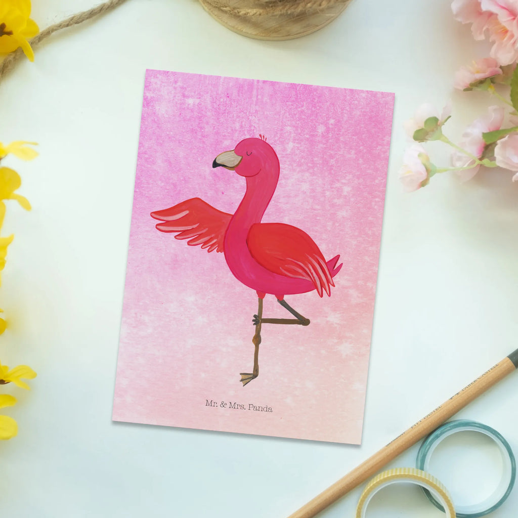 Postkarte Flamingo Yoga Postkarte, Karte, Geschenkkarte, Grußkarte, Einladung, Ansichtskarte, Geburtstagskarte, Einladungskarte, Dankeskarte, Ansichtskarten, Einladung Geburtstag, Einladungskarten Geburtstag, Flamingo, Vogel, Yoga, Namaste, Achtsamkeit, Yoga-Übung, Entspannung, Ärger, Aufregen, Tiefenentspannung