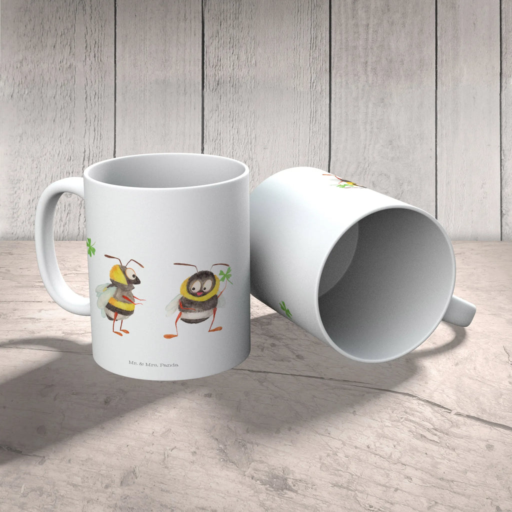 Kindertasse Hummeln Kleeblatt Kindertasse, Kinder Tasse, Kunststoff Tasse, Kindergarten Tasse, Trinkbecher, Camping Becher, Kaffeetasse, Kunststoffbecher, Kindergartenbecher, Outdoorgeschirr, Kunststoffgeschirr, Reisebecher, Reisetasse, Kinderbecher, Bruchfeste Tasse, Bruchsichere Tasse, Plastik Tasse, Plastiktasse, Tiermotive, Gute Laune, lustige Sprüche, Tiere, Hummel, Biene, Spruch positiv, Biene Deko, Spruch schön, glücklich sein, glücklich werden, Spruch fröhlich