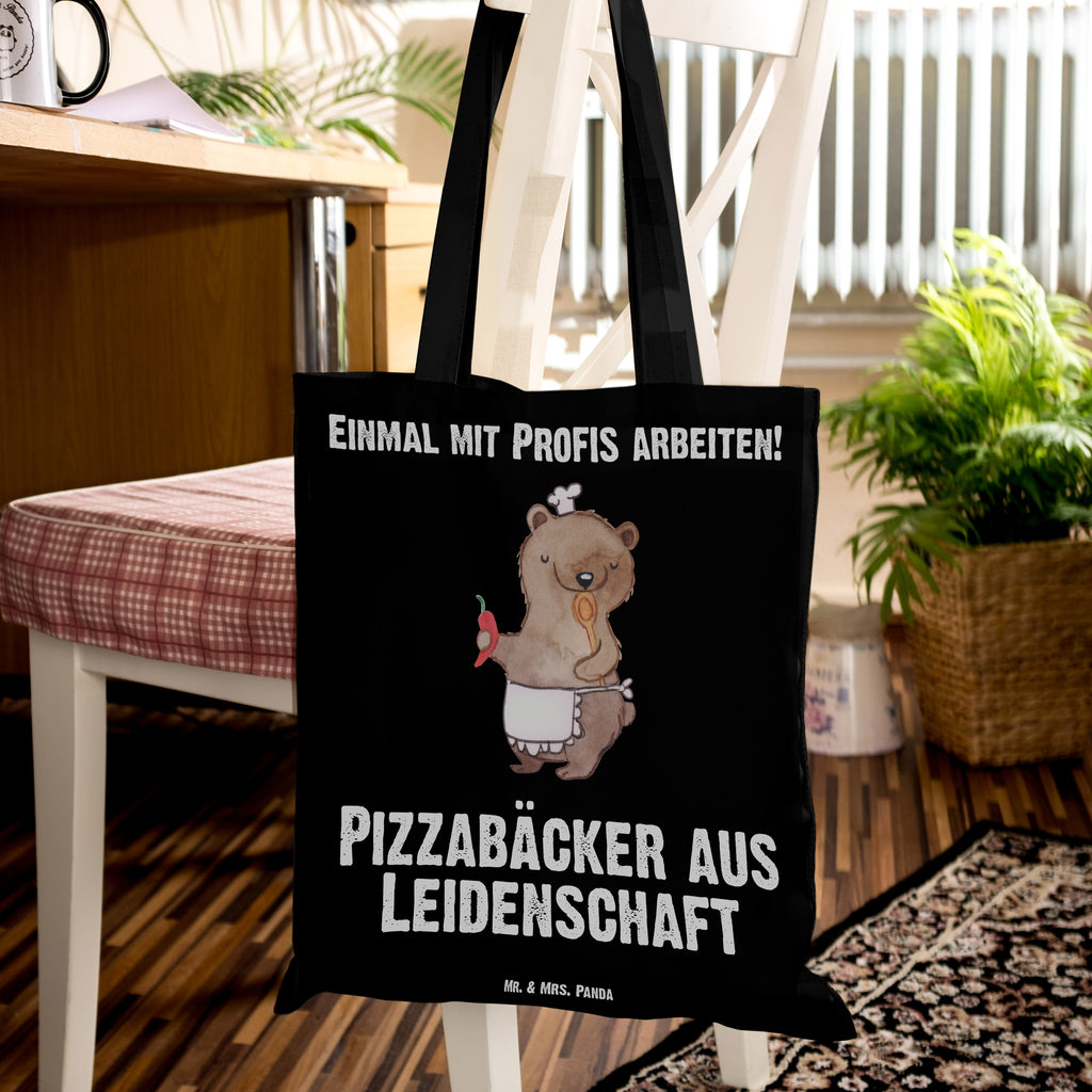 Tragetasche Pizzabäcker aus Leidenschaft Beuteltasche, Beutel, Einkaufstasche, Jutebeutel, Stoffbeutel, Tasche, Shopper, Umhängetasche, Strandtasche, Schultertasche, Stofftasche, Tragetasche, Badetasche, Jutetasche, Einkaufstüte, Laptoptasche, Beruf, Ausbildung, Jubiläum, Abschied, Rente, Kollege, Kollegin, Geschenk, Schenken, Arbeitskollege, Mitarbeiter, Firma, Danke, Dankeschön, Lieferdienstmitarbeiter, Pizzabäcker, Pizzabote, Pizzabringdienst, Lieferbringdienst