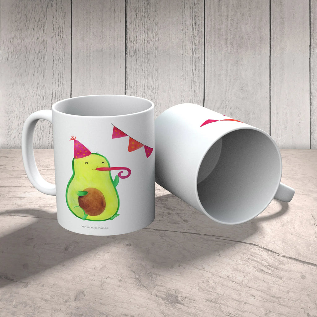 Tasse Avocado Party Tasse, Kaffeetasse, Teetasse, Becher, Kaffeebecher, Teebecher, Keramiktasse, Porzellantasse, Büro Tasse, Geschenk Tasse, Tasse Sprüche, Tasse Motive, Kaffeetassen, Tasse bedrucken, Designer Tasse, Cappuccino Tassen, Schöne Teetassen, Avocado, Veggie, Vegan, Gesund, Avocados, Party, Geburtstag, Geburtstagsfeier, Happy Birthday, Feier, Feierei, Lieblingstag, Prüfung, Abifeier, Abi, Bestanden, Jahrestag, Jubiläum, Firmenfeier, Klassenfeier, Schulabschluss, Abschluss