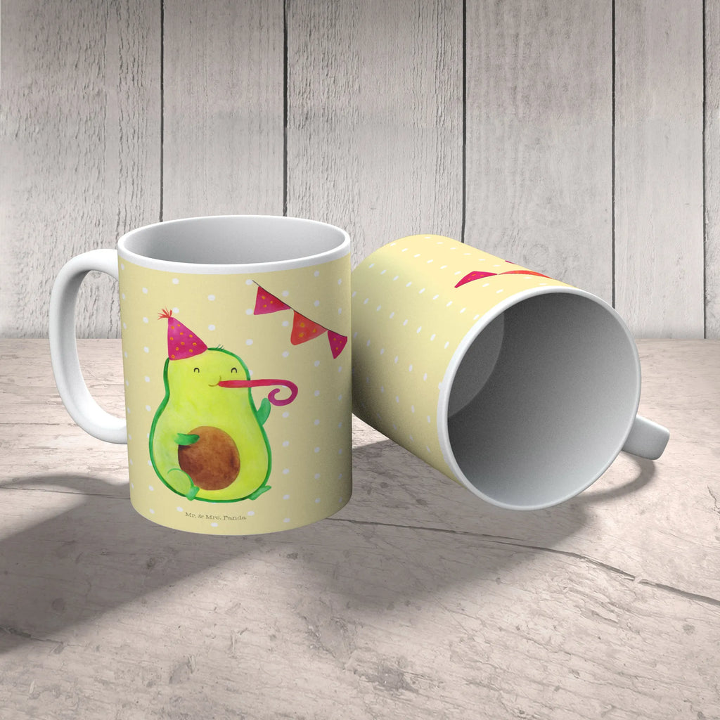 Tasse Avocado Party Tasse, Kaffeetasse, Teetasse, Becher, Kaffeebecher, Teebecher, Keramiktasse, Porzellantasse, Büro Tasse, Geschenk Tasse, Tasse Sprüche, Tasse Motive, Kaffeetassen, Tasse bedrucken, Designer Tasse, Cappuccino Tassen, Schöne Teetassen, Avocado, Veggie, Vegan, Gesund, Avocados, Party, Geburtstag, Geburtstagsfeier, Happy Birthday, Feier, Feierei, Lieblingstag, Prüfung, Abifeier, Abi, Bestanden, Jahrestag, Jubiläum, Firmenfeier, Klassenfeier, Schulabschluss, Abschluss