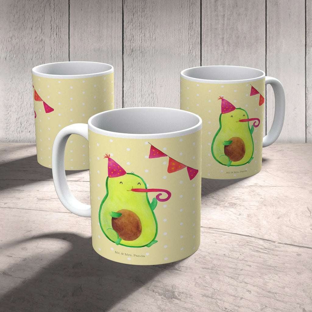 Tasse Avocado Party Tasse, Kaffeetasse, Teetasse, Becher, Kaffeebecher, Teebecher, Keramiktasse, Porzellantasse, Büro Tasse, Geschenk Tasse, Tasse Sprüche, Tasse Motive, Kaffeetassen, Tasse bedrucken, Designer Tasse, Cappuccino Tassen, Schöne Teetassen, Avocado, Veggie, Vegan, Gesund, Avocados, Party, Geburtstag, Geburtstagsfeier, Happy Birthday, Feier, Feierei, Lieblingstag, Prüfung, Abifeier, Abi, Bestanden, Jahrestag, Jubiläum, Firmenfeier, Klassenfeier, Schulabschluss, Abschluss