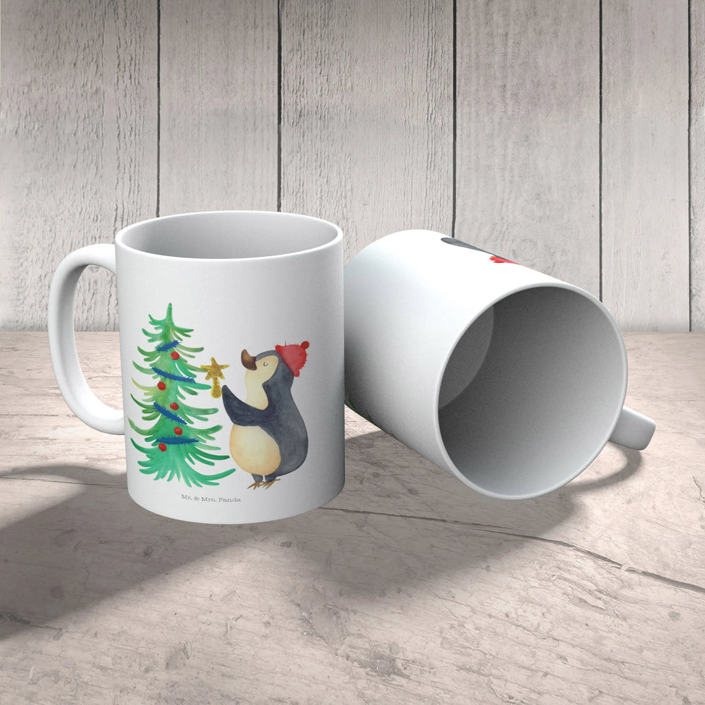 Tasse Pinguin Weihnachtsbaum Tasse, Kaffeetasse, Teetasse, Becher, Kaffeebecher, Teebecher, Keramiktasse, Porzellantasse, Büro Tasse, Geschenk Tasse, Tasse Sprüche, Tasse Motive, Kaffeetassen, Tasse bedrucken, Designer Tasse, Cappuccino Tassen, Schöne Teetassen, Winter, Weihnachten, Weihnachtsdeko, Nikolaus, Advent, Heiligabend, Wintermotiv, Pinguin