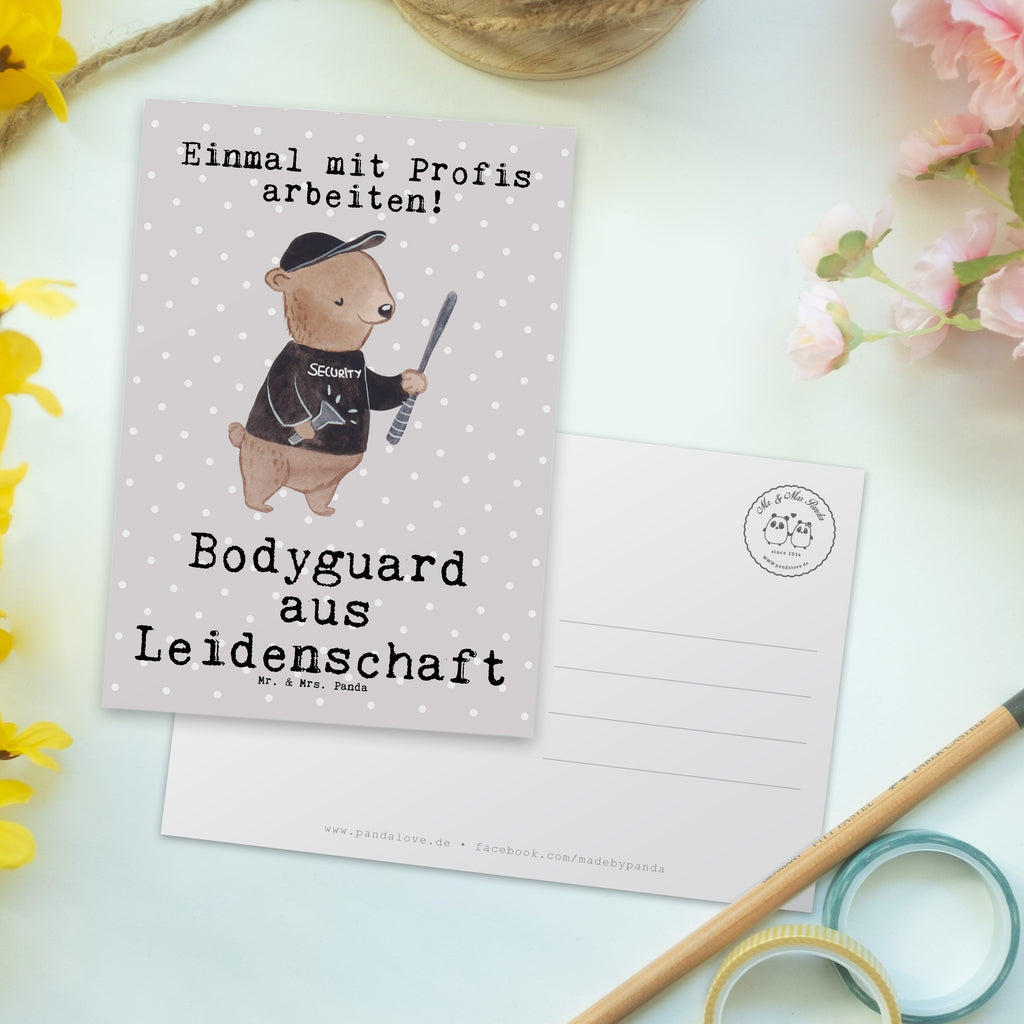 Postkarte Bodyguard aus Leidenschaft Postkarte, Karte, Geschenkkarte, Grußkarte, Einladung, Ansichtskarte, Geburtstagskarte, Einladungskarte, Dankeskarte, Ansichtskarten, Einladung Geburtstag, Einladungskarten Geburtstag, Beruf, Ausbildung, Jubiläum, Abschied, Rente, Kollege, Kollegin, Geschenk, Schenken, Arbeitskollege, Mitarbeiter, Firma, Danke, Dankeschön, Bodyguard, Personenschützer