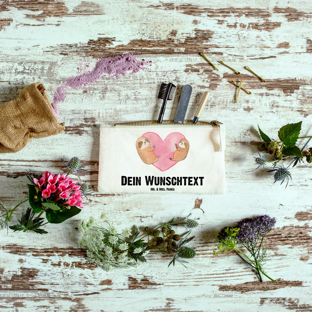 Personalisierte Schminktasche Faultiere Herz Personalisierte Schminktasche, Personalisierte Kosmetiktasche, Personalisierter Kosmetikbeutel, Personalisiertes Stiftemäppchen, Personalisiertes Etui, Personalisierte Federmappe, Personalisierte Makeup Bag, Personalisiertes Schminketui, Personalisiertes Kosmetiketui, Personalisiertes Schlamperetui, Schminktasche mit Namen, Kosmetiktasche mit Namen, Kosmetikbeutel mit Namen, Stiftemäppchen mit Namen, Etui mit Namen, Federmappe mit Namen, Makeup Bg mit Namen, Schminketui mit Namen, Kosmetiketui mit Namen, Schlamperetui mit Namen, Schminktasche personalisieren, Schminktasche bedrucken, Schminktasche selbst gestalten, Liebe, Partner, Freund, Freundin, Ehemann, Ehefrau, Heiraten, Verlobung, Heiratsantrag, Liebesgeschenk, Jahrestag, Hocheitstag, Valentinstag, Geschenk für Frauen, Hochzeitstag, Mitbringsel, Geschenk für Freundin, Geschenk für Partner, Liebesbeweis, für Männer, für Ehemann