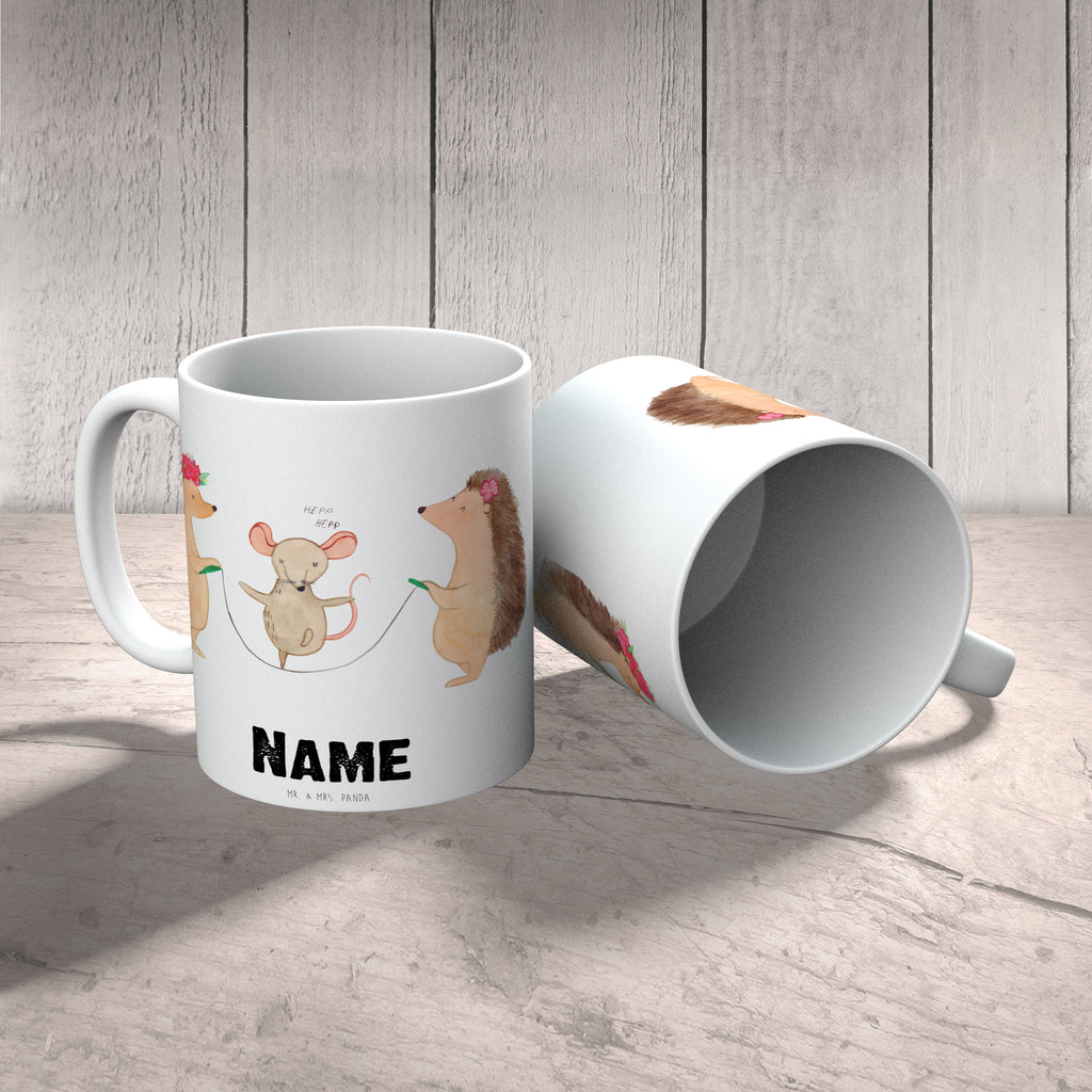 Personalisierte Tasse Igel Seilhüpfen Personalisierte Tasse, Namenstasse, Wunschname, Personalisiert, Tasse, Namen, Drucken, Tasse mit Namen, Tiermotive, Gute Laune, lustige Sprüche, Tiere, Igel, Maus, Seilspringen, Seilhüpfen, Kinder, Kindergarten