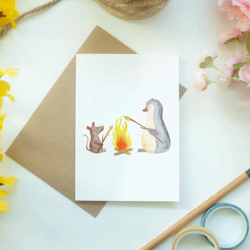 Grußkarte Pinguin Lagerfeuer Grußkarte, Klappkarte, Einladungskarte, Glückwunschkarte, Hochzeitskarte, Geburtstagskarte, Karte, Ansichtskarten, Pinguin, Maus, Pinguine, Lagerfeuer, Leben, Arbeit, Job, Motivation, Büro, Büroalltag, Lebensspruch, Lebensmotivation, Neustart, Liebe, grillen, Feuer, Marshmallows