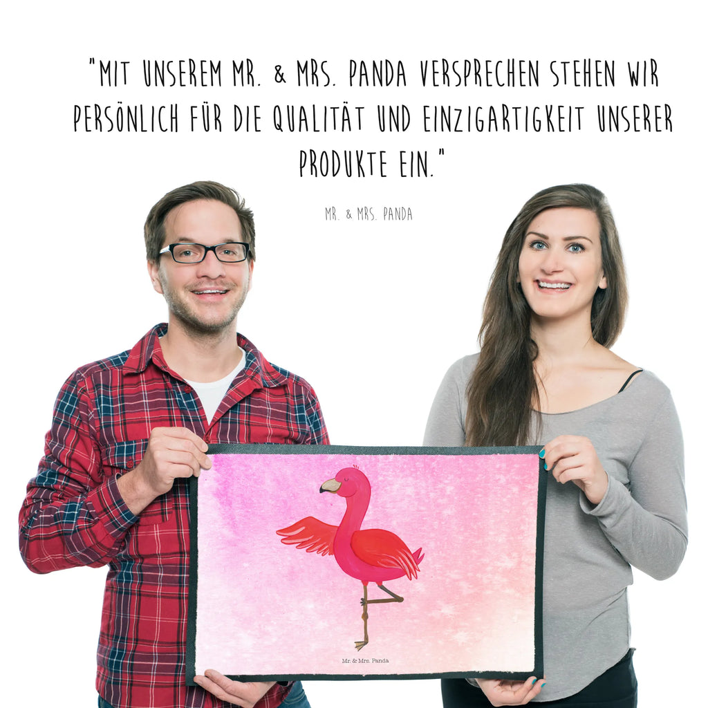 Fußmatte Flamingo Yoga Türvorleger, Schmutzmatte, Fußabtreter, Matte, Schmutzfänger, Fußabstreifer, Schmutzfangmatte, Türmatte, Motivfußmatte, Haustürmatte, Vorleger, Fussmatten, Fußmatten, Gummimatte, Fußmatte außen, Fußmatte innen, Fussmatten online, Gummi Matte, Sauberlaufmatte, Fußmatte waschbar, Fußmatte outdoor, Schmutzfangmatte waschbar, Eingangsteppich, Fußabstreifer außen, Fußabtreter außen, Schmutzfangteppich, Fußmatte außen wetterfest, Flamingo, Vogel, Yoga, Namaste, Achtsamkeit, Yoga-Übung, Entspannung, Ärger, Aufregen, Tiefenentspannung