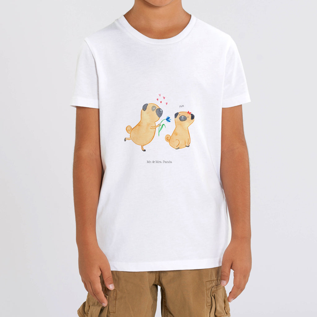 Organic Kinder T-Shirt Mops Verliebt Kinder T-Shirt, Kinder T-Shirt Mädchen, Kinder T-Shirt Jungen, Hund, Hundemotiv, Haustier, Hunderasse, Tierliebhaber, Hundebesitzer, Sprüche, Mops, Möpse, Hundeliebe, verliebt, Liebe, Liebesspruch. Verlobt, Geschenk Freund, Partner