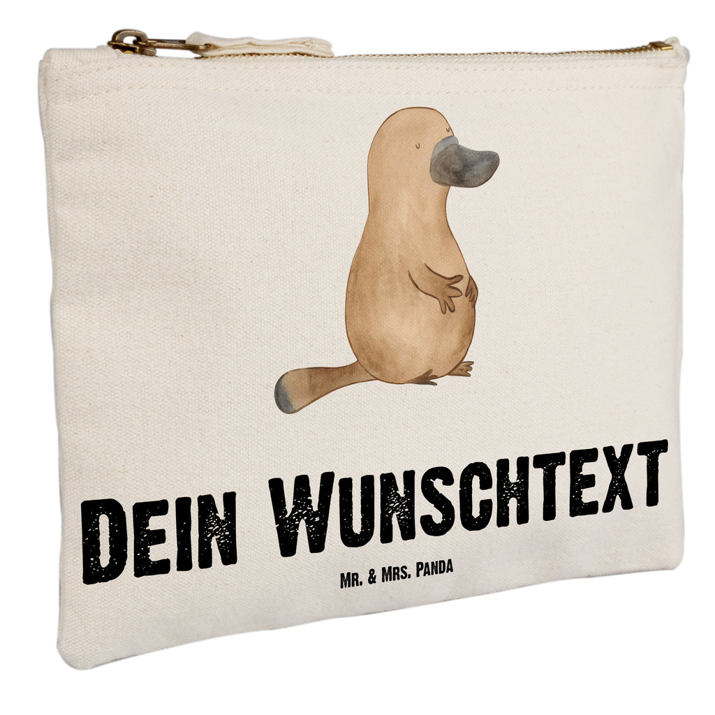 Personalisierte Schminktasche Schnabeltier mutig Personalisierte Schminktasche, Personalisierte Kosmetiktasche, Personalisierter Kosmetikbeutel, Personalisiertes Stiftemäppchen, Personalisiertes Etui, Personalisierte Federmappe, Personalisierte Makeup Bag, Personalisiertes Schminketui, Personalisiertes Kosmetiketui, Personalisiertes Schlamperetui, Schminktasche mit Namen, Kosmetiktasche mit Namen, Kosmetikbeutel mit Namen, Stiftemäppchen mit Namen, Etui mit Namen, Federmappe mit Namen, Makeup Bg mit Namen, Schminketui mit Namen, Kosmetiketui mit Namen, Schlamperetui mit Namen, Schminktasche personalisieren, Schminktasche bedrucken, Schminktasche selbst gestalten, Meerestiere, Meer, Urlaub, Schnabeltier, Mut, mutig, Lebensweisheit, Schnabeltiere, Motivation, Training, Büro, Arbeit, Neuanfang, Neustart, Weltreise, Raodtrip