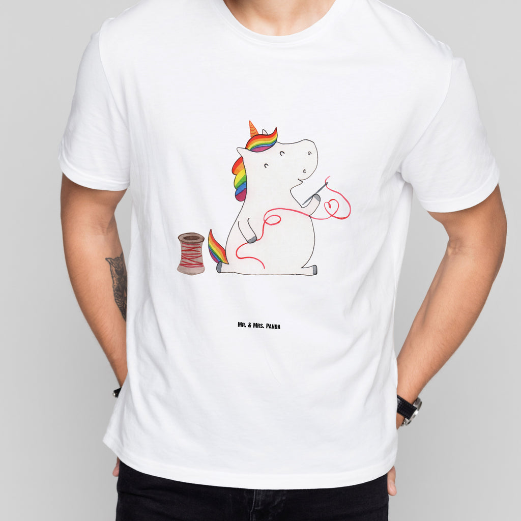 T-Shirt Standard Einhorn Näherin T-Shirt, Shirt, Tshirt, Lustiges T-Shirt, T-Shirt mit Spruch, Party, Junggesellenabschied, Jubiläum, Geburstag, Herrn, Damen, Männer, Frauen, Schlafshirt, Nachthemd, Sprüche, Einhorn, Einhörner, Einhorn Deko, Pegasus, Unicorn, Näherin, nähen, Mädchen, Freundin, Häkeln, Stricken, basteln, Nähzimmer