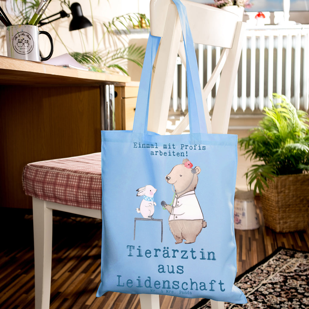 Tragetasche Tierärztin aus Leidenschaft Beuteltasche, Beutel, Einkaufstasche, Jutebeutel, Stoffbeutel, Tasche, Shopper, Umhängetasche, Strandtasche, Schultertasche, Stofftasche, Tragetasche, Badetasche, Jutetasche, Einkaufstüte, Laptoptasche, Beruf, Ausbildung, Jubiläum, Abschied, Rente, Kollege, Kollegin, Geschenk, Schenken, Arbeitskollege, Mitarbeiter, Firma, Danke, Dankeschön