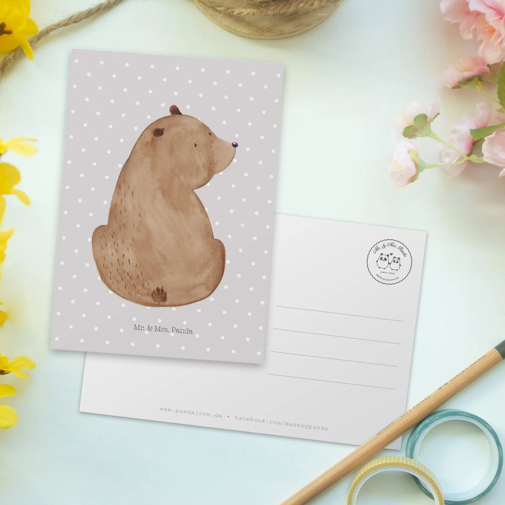 Postkarte Bär Schulterblick Postkarte, Karte, Geschenkkarte, Grußkarte, Einladung, Ansichtskarte, Geburtstagskarte, Einladungskarte, Dankeskarte, Ansichtskarten, Einladung Geburtstag, Einladungskarten Geburtstag, Bär, Teddy, Teddybär, Selbstachtung, Weltansicht, Motivation, Bären, Bärenliebe, Weisheit