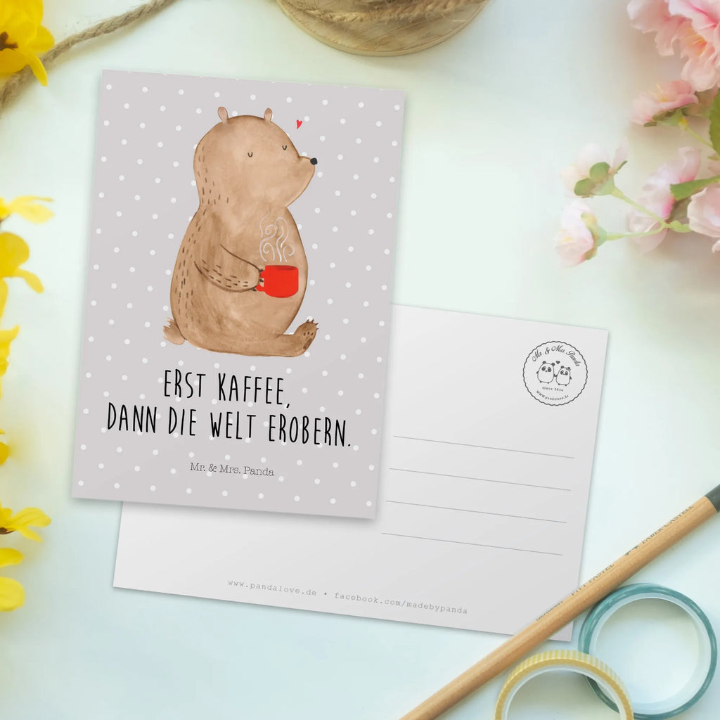 Postkarte Bär Kaffee Postkarte, Karte, Geschenkkarte, Grußkarte, Einladung, Ansichtskarte, Geburtstagskarte, Einladungskarte, Dankeskarte, Ansichtskarten, Einladung Geburtstag, Einladungskarten Geburtstag, Bär, Teddy, Teddybär, Kaffee, Coffee, Bären, guten Morgen, Morgenroutine, Welt erobern, Welt retten, Motivation