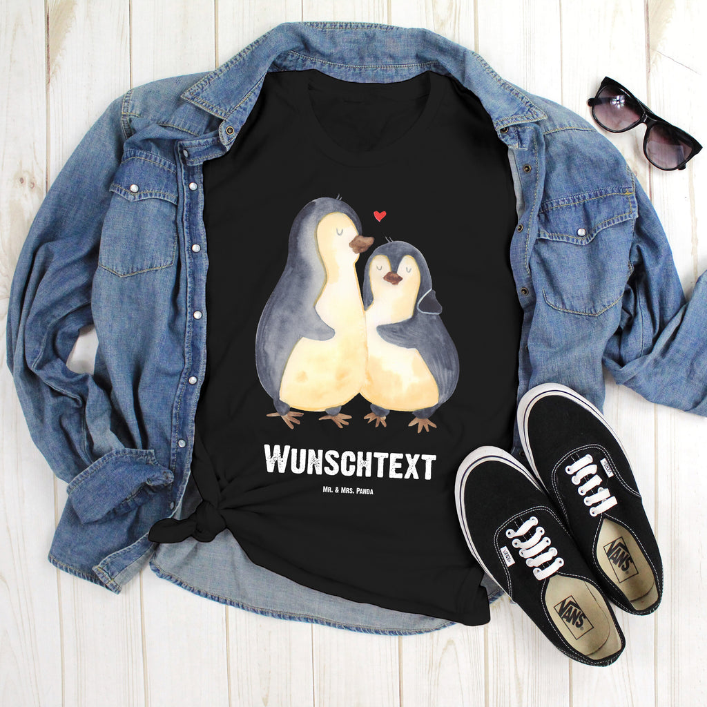 Personalisiertes T-Shirt Pinguin umarmend T-Shirt Personalisiert, T-Shirt mit Namen, T-Shirt mit Aufruck, Männer, Frauen, Wunschtext, Bedrucken, Pinguin, Liebe, Liebespaar, Liebesbeweis, Liebesgeschenk, Verlobung, Jahrestag, Hochzeitstag, Hochzeit, Hochzeitsgeschenk