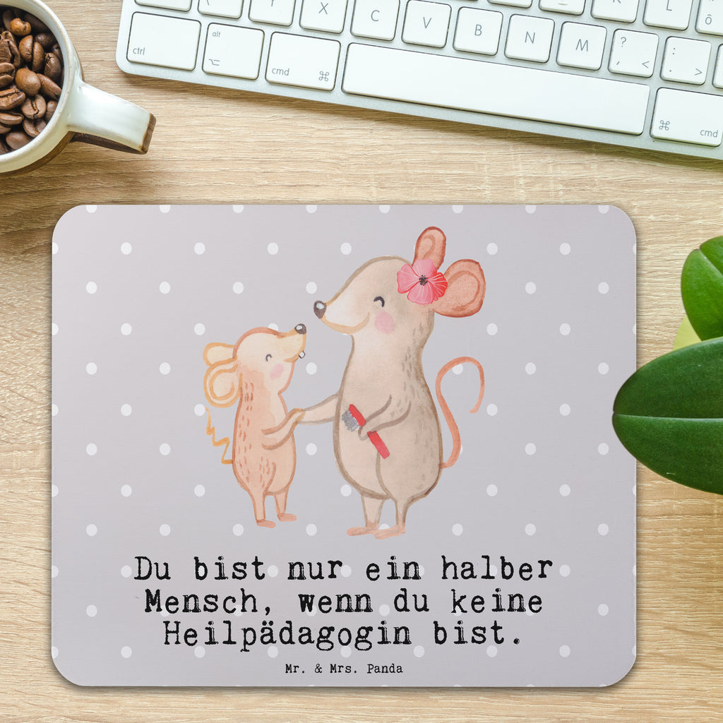 Mauspad Heilpädagogin mit Herz Mousepad, Computer zubehör, Büroausstattung, PC Zubehör, Arbeitszimmer, Mauspad, Einzigartiges Mauspad, Designer Mauspad, Mausunterlage, Mauspad Büro, Beruf, Ausbildung, Jubiläum, Abschied, Rente, Kollege, Kollegin, Geschenk, Schenken, Arbeitskollege, Mitarbeiter, Firma, Danke, Dankeschön, Heilpädagogin, Heilpädagogik, Studium