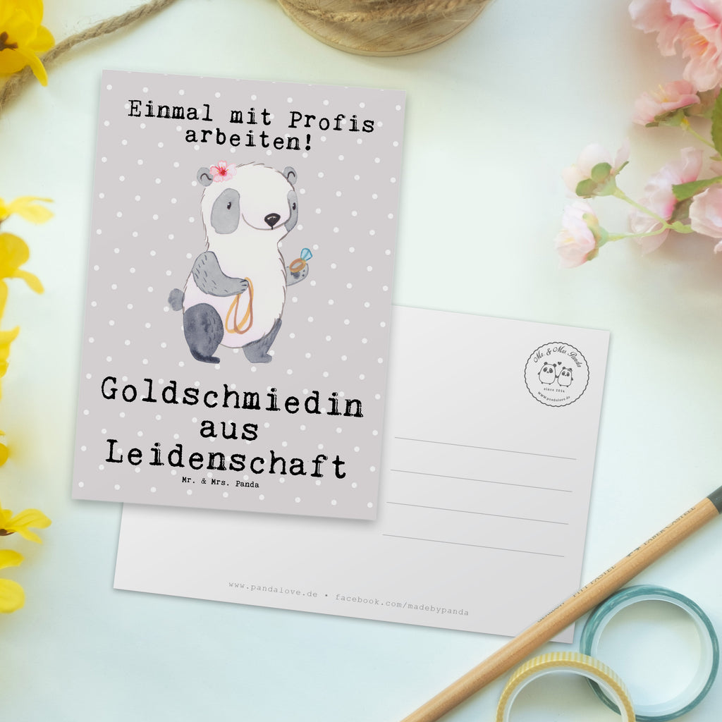 Postkarte Goldschmiedin aus Leidenschaft Postkarte, Karte, Geschenkkarte, Grußkarte, Einladung, Ansichtskarte, Geburtstagskarte, Einladungskarte, Dankeskarte, Ansichtskarten, Einladung Geburtstag, Einladungskarten Geburtstag, Beruf, Ausbildung, Jubiläum, Abschied, Rente, Kollege, Kollegin, Geschenk, Schenken, Arbeitskollege, Mitarbeiter, Firma, Danke, Dankeschön, Juwelierin, Goldschmiedin, Schmiedin, Schmuckwarenhändlerin, Schmuckgeschäft, Eröffnung