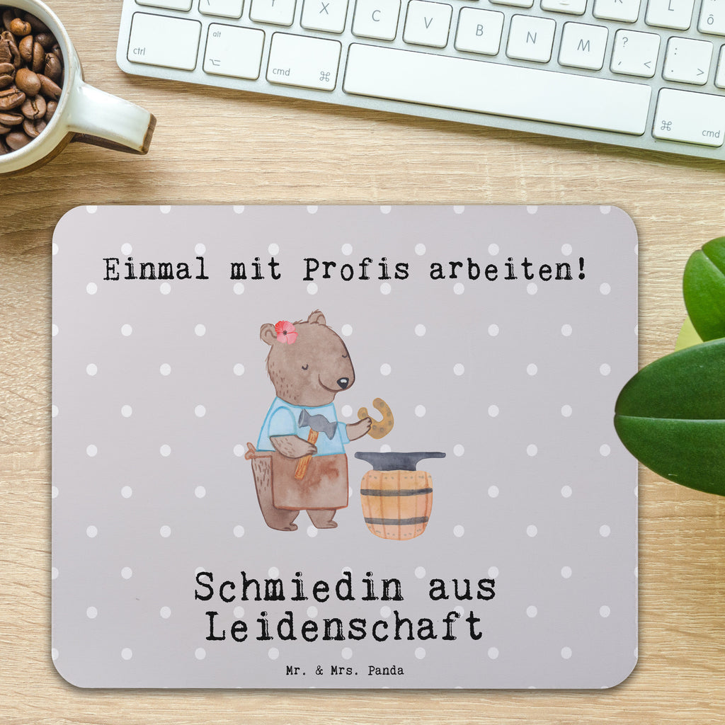 Mauspad Schmiedin aus Leidenschaft Mousepad, Computer zubehör, Büroausstattung, PC Zubehör, Arbeitszimmer, Mauspad, Einzigartiges Mauspad, Designer Mauspad, Mausunterlage, Mauspad Büro, Beruf, Ausbildung, Jubiläum, Abschied, Rente, Kollege, Kollegin, Geschenk, Schenken, Arbeitskollege, Mitarbeiter, Firma, Danke, Dankeschön