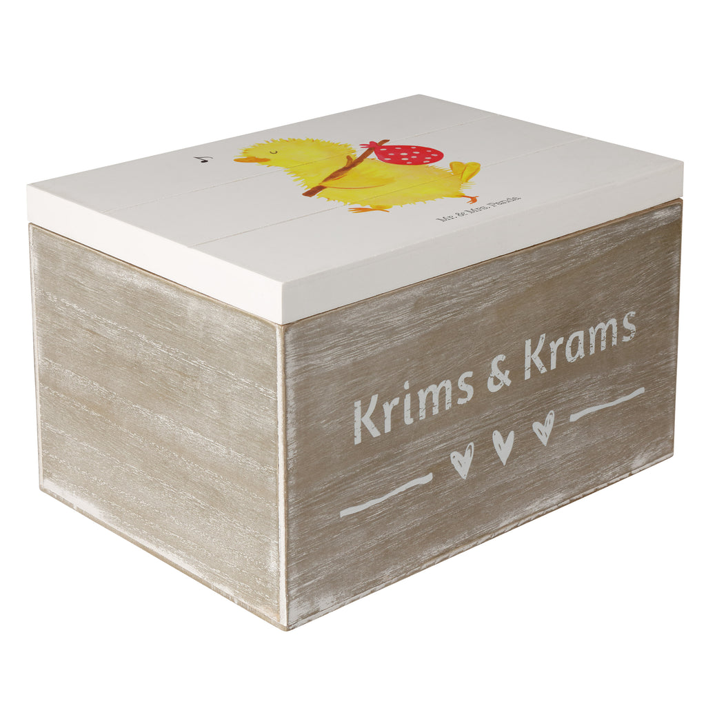 Holzkiste Küken Wander Holzkiste, Kiste, Schatzkiste, Truhe, Schatulle, XXL, Erinnerungsbox, Erinnerungskiste, Dekokiste, Aufbewahrungsbox, Geschenkbox, Geschenkdose, Ostern, Osterhase, Ostergeschenke, Osternest, Osterdeko, Geschenke zu Ostern, Ostern Geschenk, Ostergeschenke Kinder, Ostern Kinder, Küken, Osterei, Ostereier, Ei, Frühlingsgefühle, Freude, Grüße, liebe Grüße, Frohe Ostern, Ostergrüße, Flausen, Wunder, Reisen, Weltenbummler, Zeit, Zeitmanagement, Backpacker