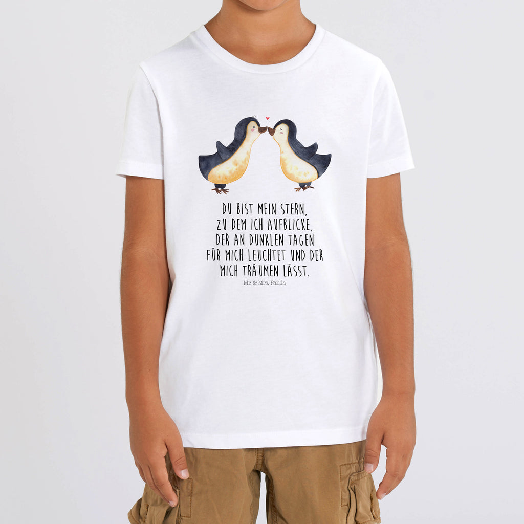 Organic Kinder T-Shirt Pinguin Liebe Kinder T-Shirt, Kinder T-Shirt Mädchen, Kinder T-Shirt Jungen, Liebe, Partner, Freund, Freundin, Ehemann, Ehefrau, Heiraten, Verlobung, Heiratsantrag, Liebesgeschenk, Jahrestag, Hocheitstag, Pinguin, Pinguine, Pinguin Paar, Pinguinpaar, Pinguin Liebe, Paar, Pärchen. Liebespaar, Liebesbeweis, Liebesspruch, Hochzeitstag, Geschenk Freund, Geschenk Freundin, Verlobte, Verlobter, Love, Geschenk Hochzeitstag, Geschenkidee, Hochzeit, Gastgeschenk