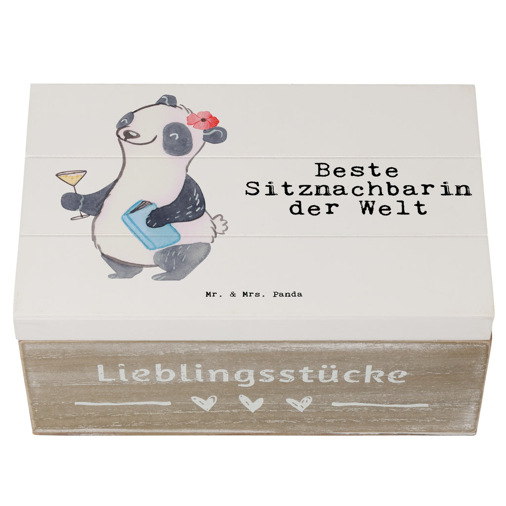 Holzkiste Panda Beste Sitznachbarin der Welt Holzkiste, Kiste, Schatzkiste, Truhe, Schatulle, XXL, Erinnerungsbox, Erinnerungskiste, Dekokiste, Aufbewahrungsbox, Geschenkbox, Geschenkdose, für, Dankeschön, Geschenk, Schenken, Geburtstag, Geburtstagsgeschenk, Geschenkidee, Danke, Bedanken, Mitbringsel, Freude machen, Geschenktipp, Sitznachbarin, Stuhlnachbar, Mitschülerin, Nachbarin, Uni, Universität, Seminar, Kommilitone, Tischnachbar, Schule, Mitstudentin, Hochschule, Beste Sitznachbarin der Welt, Weltbeste Sitznachbarin