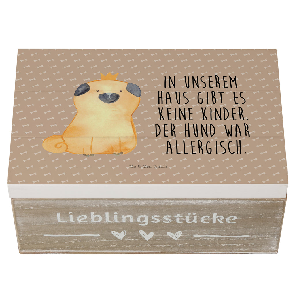 Holzkiste Mops Krone Holzkiste, Kiste, Schatzkiste, Truhe, Schatulle, XXL, Erinnerungsbox, Erinnerungskiste, Dekokiste, Aufbewahrungsbox, Geschenkbox, Geschenkdose, Hund, Hundemotiv, Haustier, Hunderasse, Tierliebhaber, Hundebesitzer, Sprüche, Mops, allergisch, kinderlos, Hausregel, Hundebesitzer. Spruch, lustig