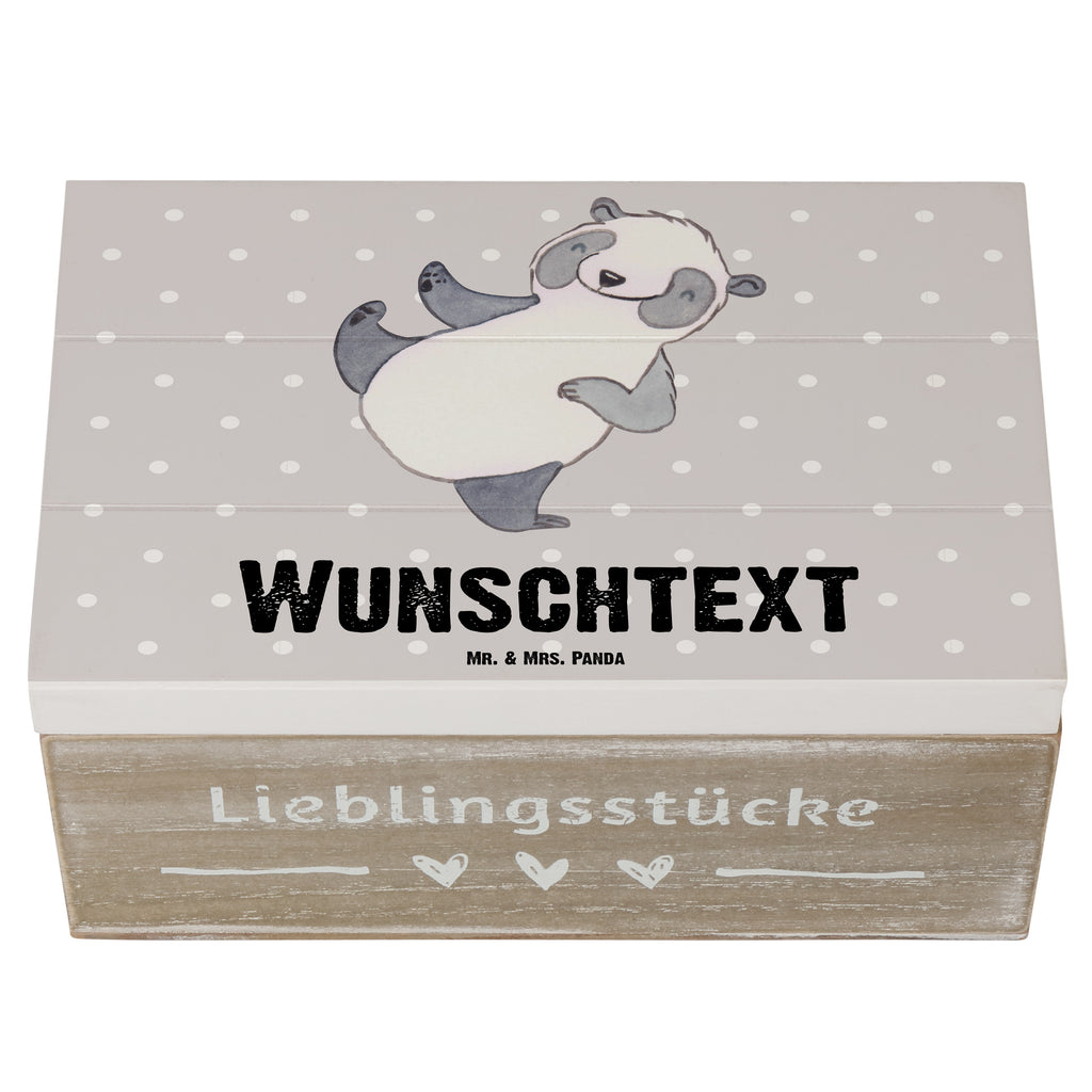 Personalisierte Holzkiste Panda Kampfkunst Tage Holzkiste mit Namen, Kiste mit Namen, Schatzkiste mit Namen, Truhe mit Namen, Schatulle mit Namen, Erinnerungsbox mit Namen, Erinnerungskiste, mit Namen, Dekokiste mit Namen, Aufbewahrungsbox mit Namen, Holzkiste Personalisiert, Kiste Personalisiert, Schatzkiste Personalisiert, Truhe Personalisiert, Schatulle Personalisiert, Erinnerungsbox Personalisiert, Erinnerungskiste Personalisiert, Dekokiste Personalisiert, Aufbewahrungsbox Personalisiert, Geschenkbox personalisiert, GEschenkdose personalisiert, Geschenk, Sport, Sportart, Hobby, Schenken, Danke, Dankeschön, Auszeichnung, Gewinn, Sportler, Kampfkunst, Kampfsportarten, Selbstverteidigung