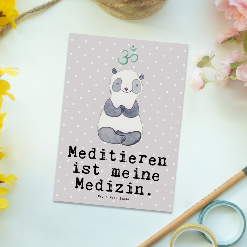 Postkarte Panda Meditieren Medizin Postkarte, Karte, Geschenkkarte, Grußkarte, Einladung, Ansichtskarte, Geburtstagskarte, Einladungskarte, Dankeskarte, Ansichtskarten, Einladung Geburtstag, Einladungskarten Geburtstag, Geschenk, Sport, Sportart, Hobby, Schenken, Danke, Dankeschön, Auszeichnung, Gewinn, Sportler, Meditieren, Meditation, Meditationskurs