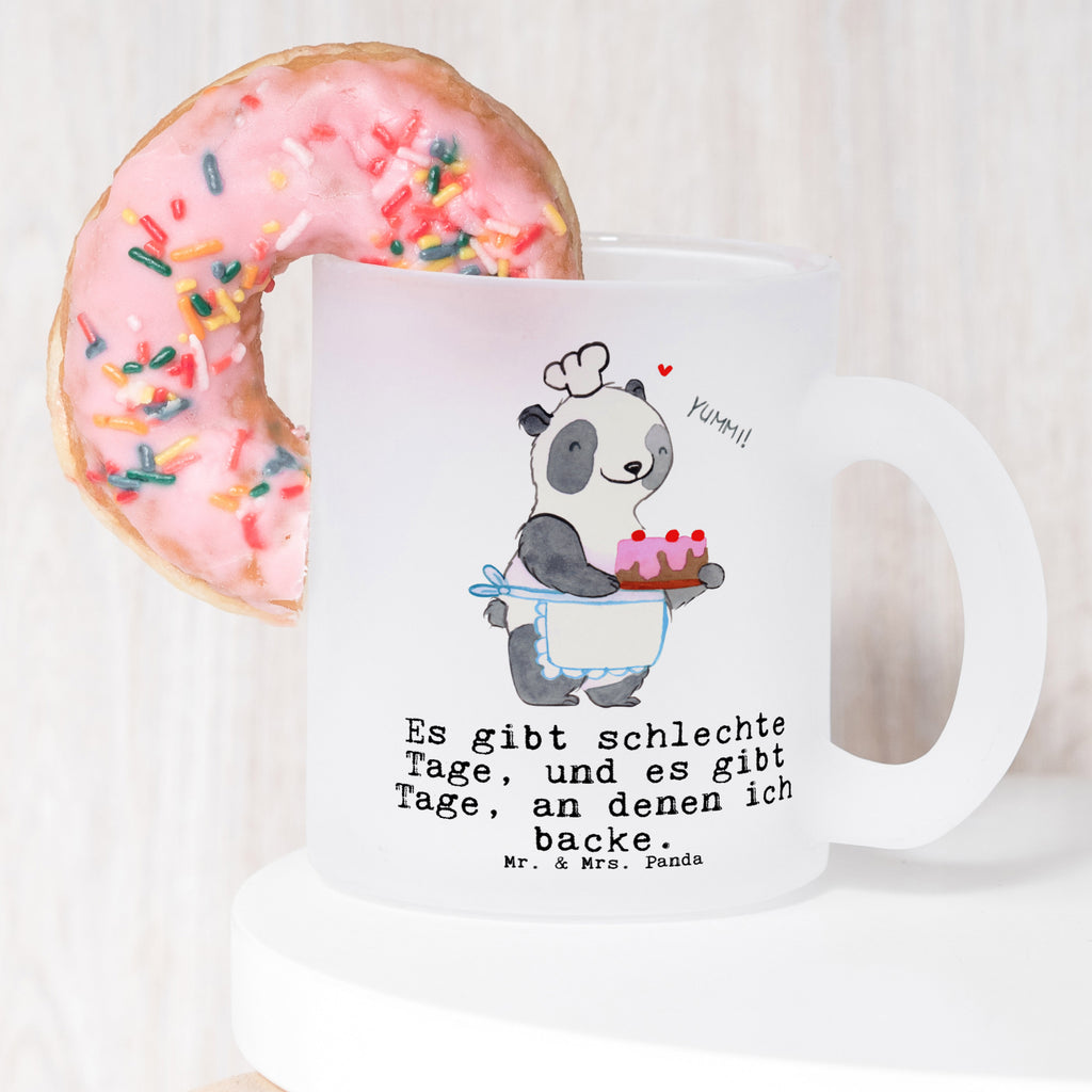 Teetasse Panda Backen Teetasse, Teeglas, Teebecher, Tasse mit Henkel, Tasse, Glas Teetasse, Teetasse aus Glas, Geschenk, Sport, Sportart, Hobby, Schenken, Danke, Dankeschön, Auszeichnung, Gewinn, Sportler, backen, Hobbybäcker, Kuchen backen