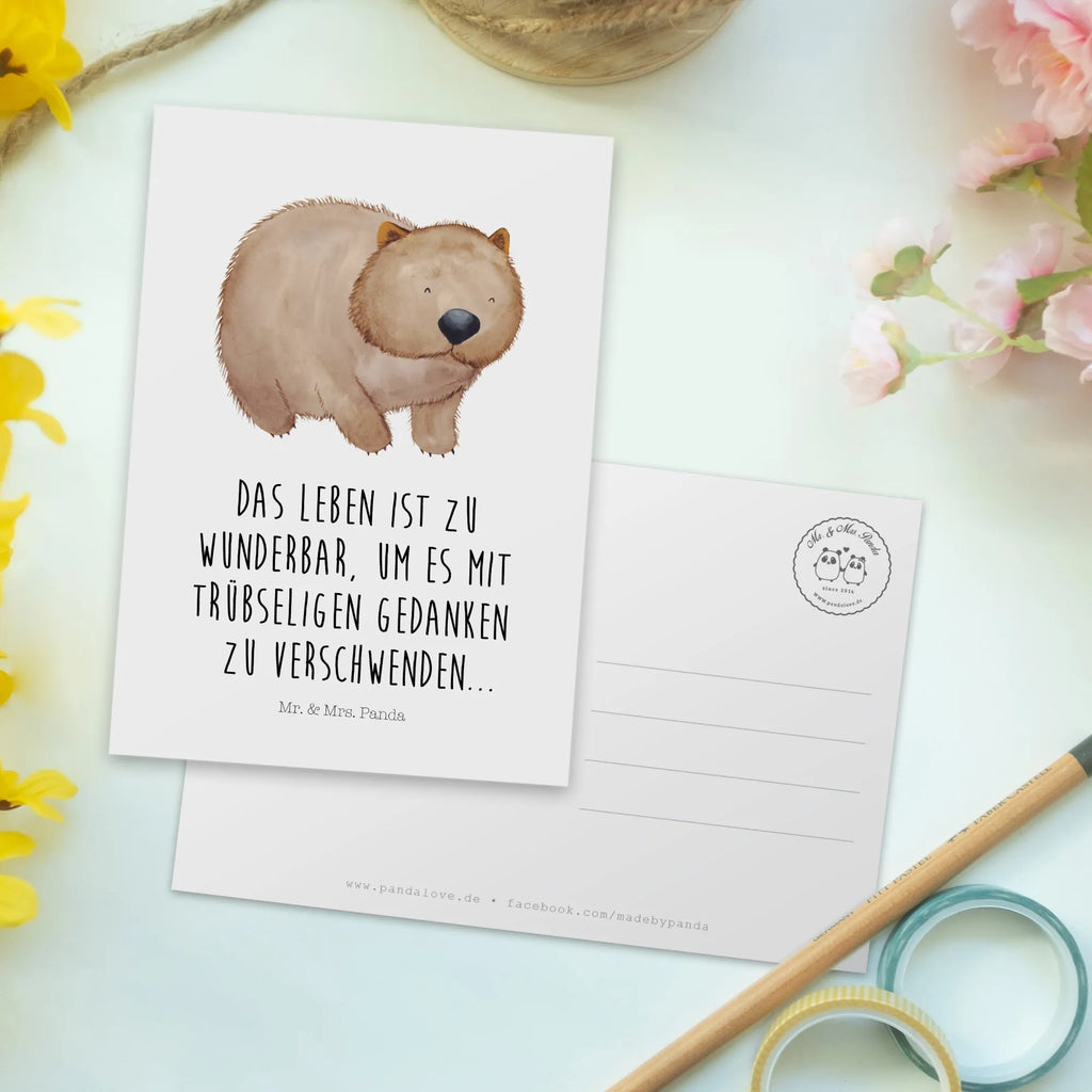 Postkarte Wombat Postkarte, Karte, Geschenkkarte, Grußkarte, Einladung, Ansichtskarte, Geburtstagskarte, Einladungskarte, Dankeskarte, Ansichtskarten, Einladung Geburtstag, Einladungskarten Geburtstag, Tiermotive, Gute Laune, lustige Sprüche, Tiere, Wombat, Das Leben ist schön, Motivation, Spruch, Australien