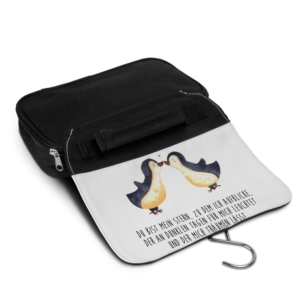 Kulturbeutel Pinguin Liebe Kulturbeutel, Zum Aufhängen, Waschtasche, Kosmetiktasche, Damen, Herren, Aufbewahrungstasche, Schminktasche, Kosmetikbeutel, Organizer, Kulturtasche, Schminkutensil, Liebe, Partner, Freund, Freundin, Ehemann, Ehefrau, Heiraten, Verlobung, Heiratsantrag, Liebesgeschenk, Jahrestag, Hocheitstag, Pinguin, Pinguine, Pinguin Paar, Pinguinpaar, Pinguin Liebe, Paar, Pärchen. Liebespaar, Liebesbeweis, Liebesspruch, Hochzeitstag, Geschenk Freund, Geschenk Freundin, Verlobte, Verlobter, Love, Geschenk Hochzeitstag, Geschenkidee, Hochzeit, Gastgeschenk