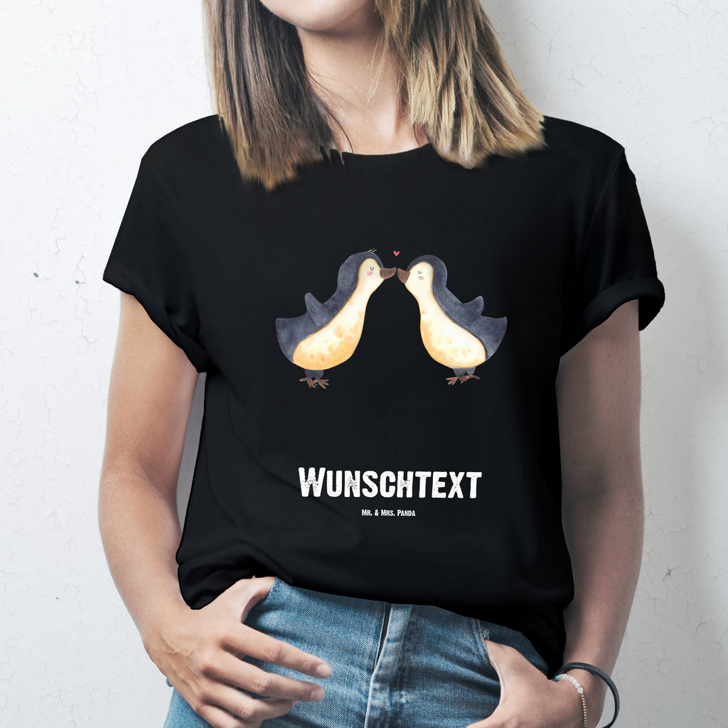 Personalisiertes T-Shirt Pinguine Kuss T-Shirt Personalisiert, T-Shirt mit Namen, T-Shirt mit Aufruck, Männer, Frauen, Liebe, Partner, Freund, Freundin, Ehemann, Ehefrau, Heiraten, Verlobung, Heiratsantrag, Liebesgeschenk, Jahrestag, Hocheitstag, Valentinstag, Geschenk für Frauen, Hochzeitstag, Mitbringsel, Geschenk für Freundin, Geschenk für Partner, Liebesbeweis, für Männer, für Ehemann