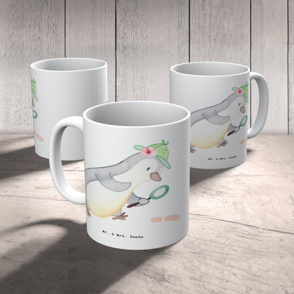 Tasse Detektivin mit Herz Tasse, Kaffeetasse, Teetasse, Becher, Kaffeebecher, Teebecher, Keramiktasse, Porzellantasse, Büro Tasse, Geschenk Tasse, Tasse Sprüche, Tasse Motive, Kaffeetassen, Tasse bedrucken, Designer Tasse, Cappuccino Tassen, Schöne Teetassen, Beruf, Ausbildung, Jubiläum, Abschied, Rente, Kollege, Kollegin, Geschenk, Schenken, Arbeitskollege, Mitarbeiter, Firma, Danke, Dankeschön, Detektivin, Ermittlerin, Agentin, Privatdetektei, Berufsdetektivin, Wirtschaftsdetektei, Detektivausbildung, Spurensuche