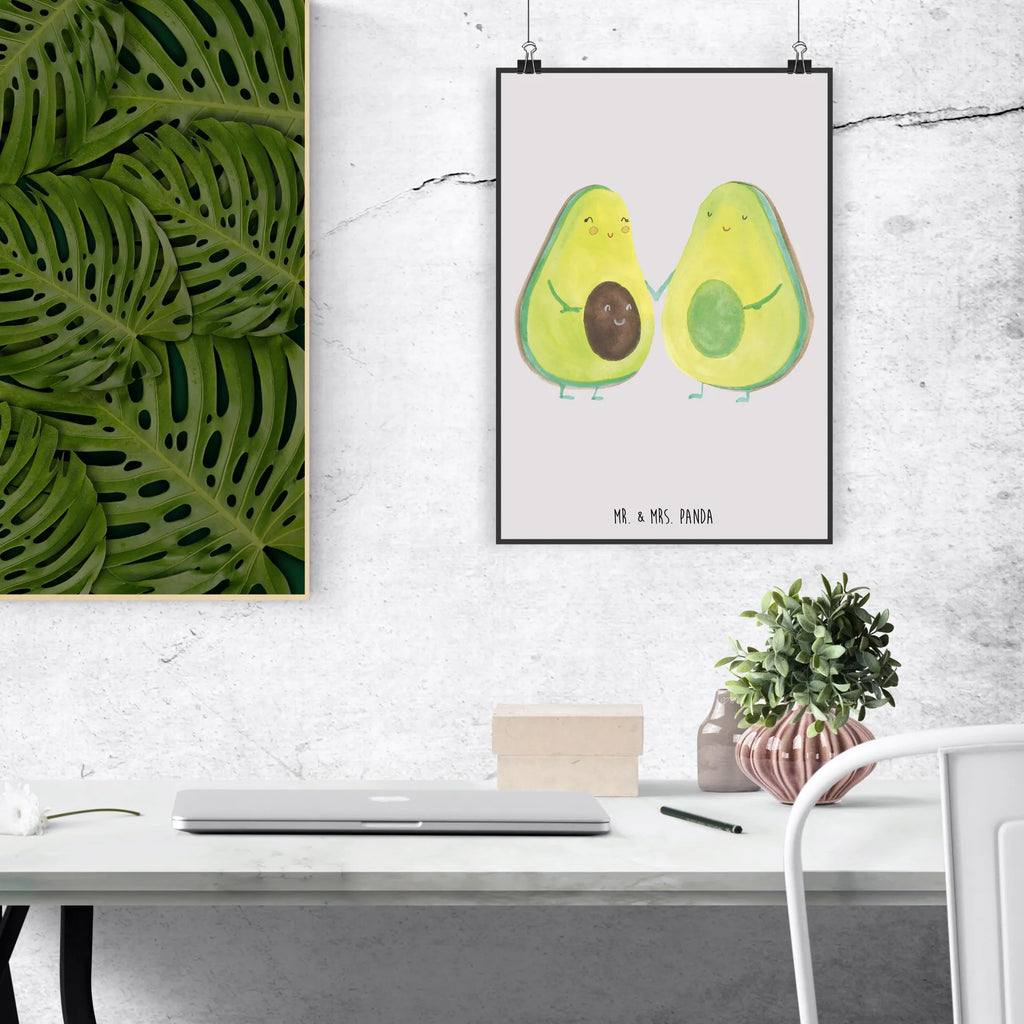 Poster Avocado Pärchen Poster, Wandposter, Bild, Wanddeko, Küchenposter, Kinderposter, Wanddeko Bild, Raumdekoration, Wanddekoration, Handgemaltes Poster, Mr. & Mrs. Panda Poster, Designposter, Kunstdruck, Posterdruck, Avocado, Veggie, Vegan, Gesund, Avocuddle, Liebe, Schwangerschaft, Familie, Babyshower, Babyparty, Hochzeit, Kinder, Avocados, Geburt